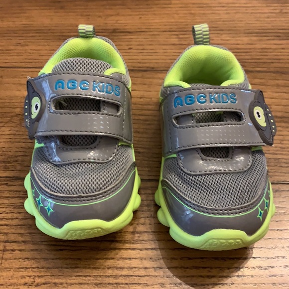 Toddler Sneakers - Picture 2 of 6